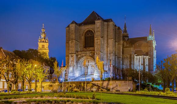 La Collégiale Sainte-Waudru et le Beffroi classé par l'UNESCO (c) WBT - Anibal Trejo