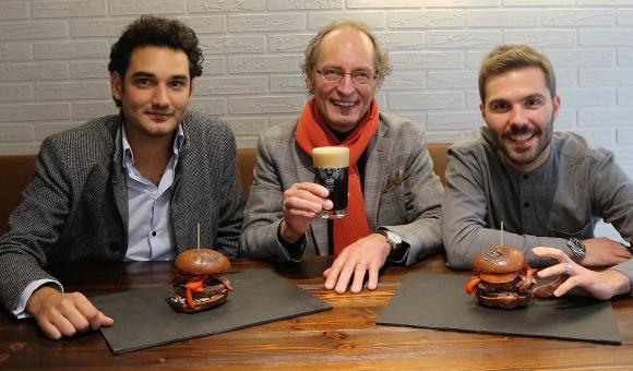 The Huggy’s Bar s'est associé au chocolatier de renom pour créer un Burger osé et innovant!